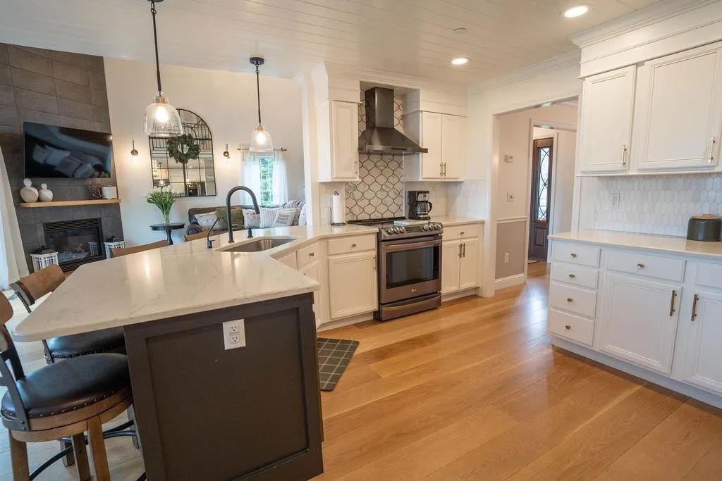 32 Hutchinson Lane New Boston NH 03070
