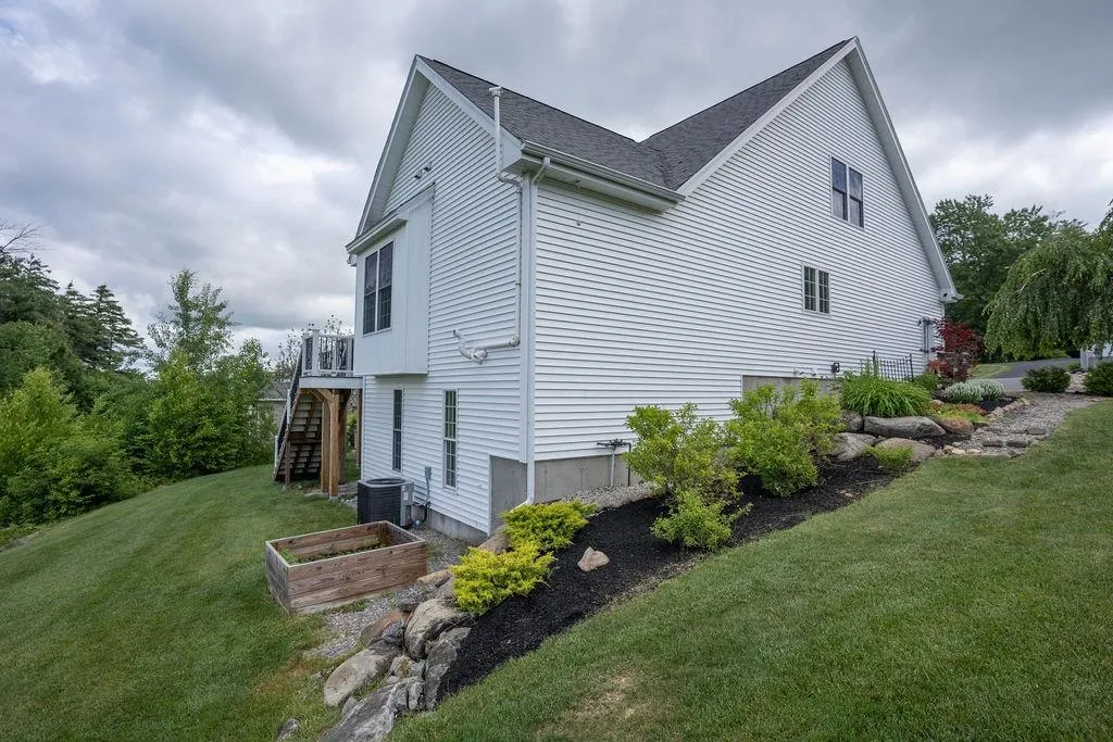 32 Hutchinson Lane New Boston NH 03070
