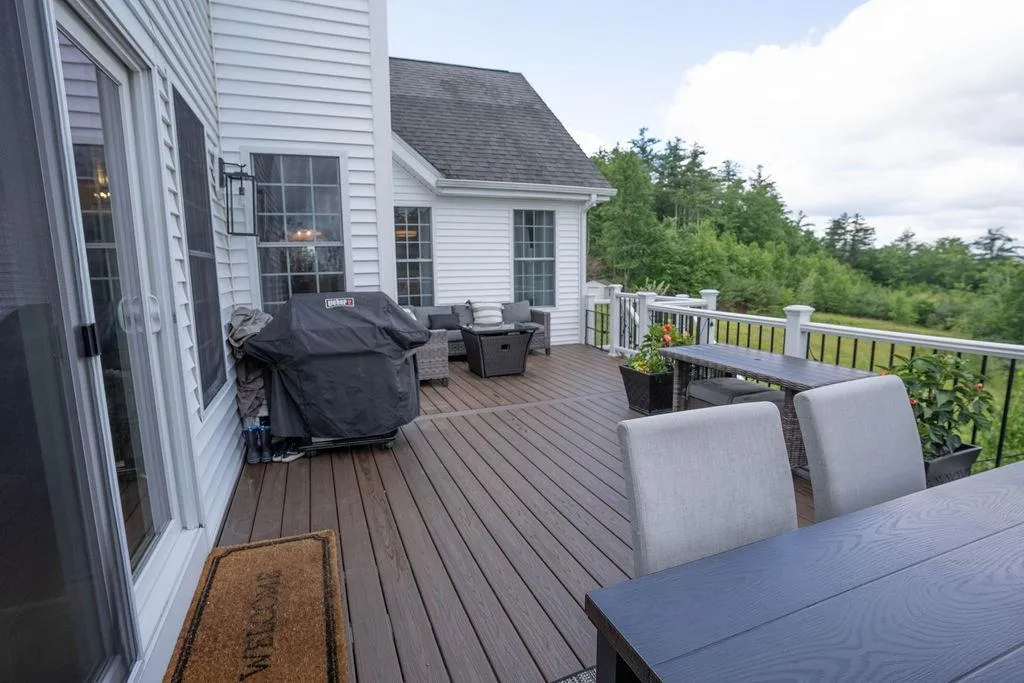 32 Hutchinson Lane New Boston NH 03070