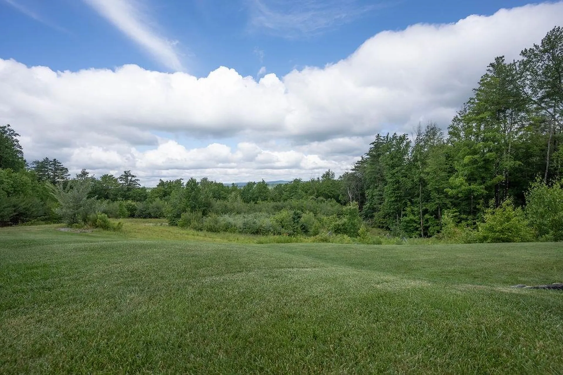32 Hutchinson Lane New Boston NH 03070