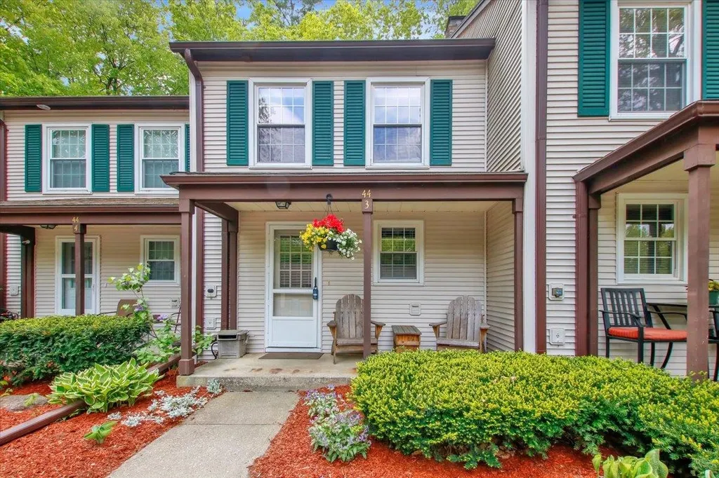 44 Whispering Pines Colchester VT 05446