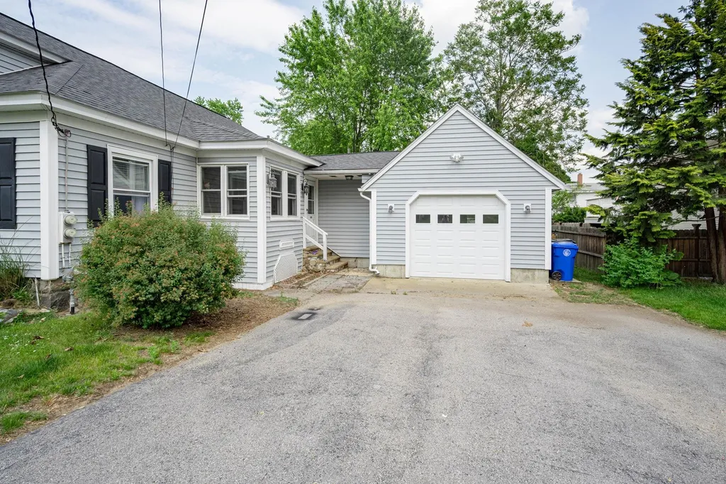 97 Sunnyside Street Manchester NH 03103