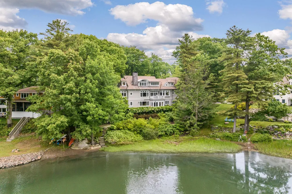 27 Locke Road New Castle NH 03854