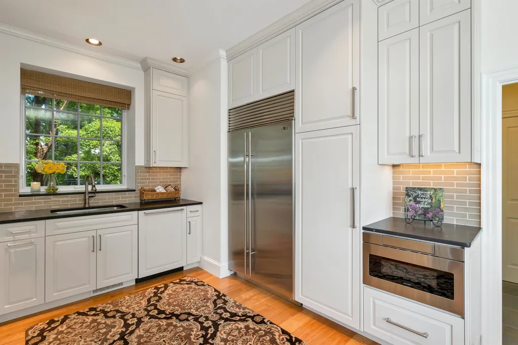 27 Locke Road New Castle NH 03854