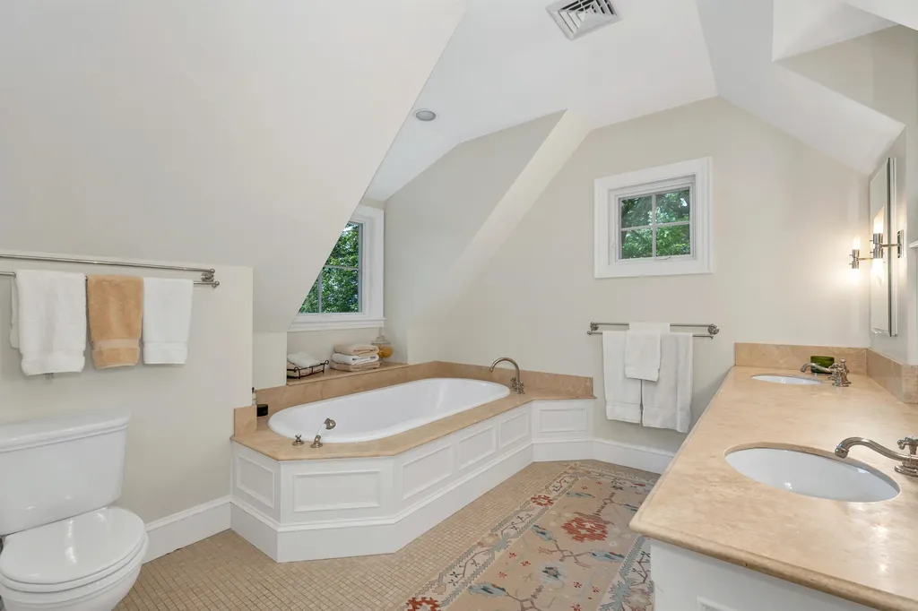 27 Locke Road New Castle NH 03854
