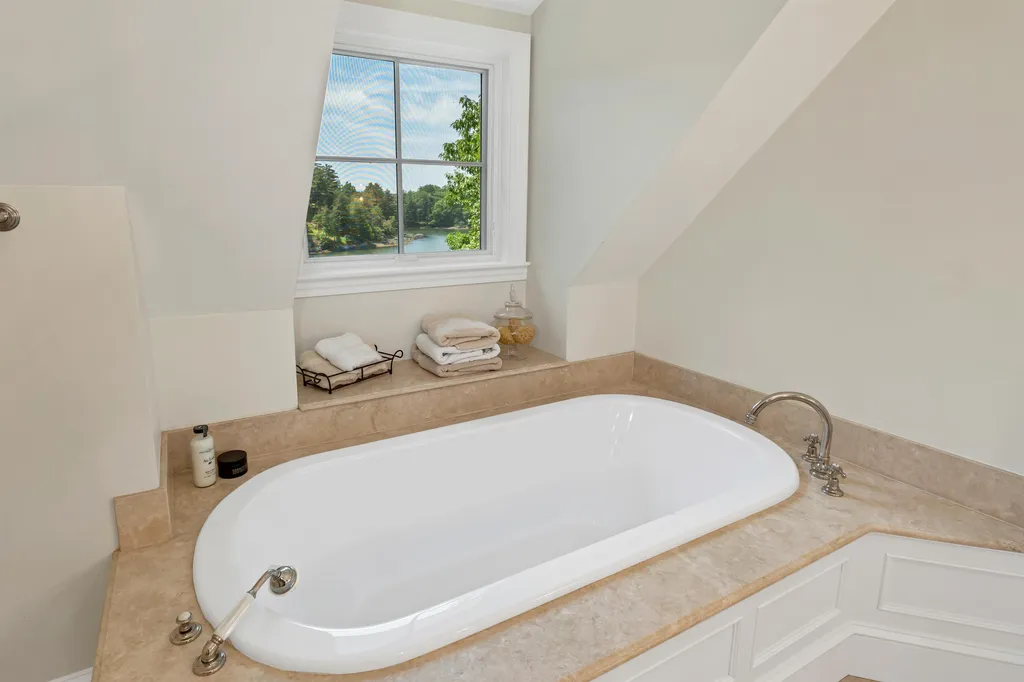 27 Locke Road New Castle NH 03854