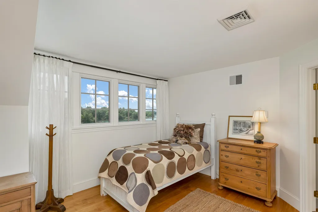 27 Locke Road New Castle NH 03854