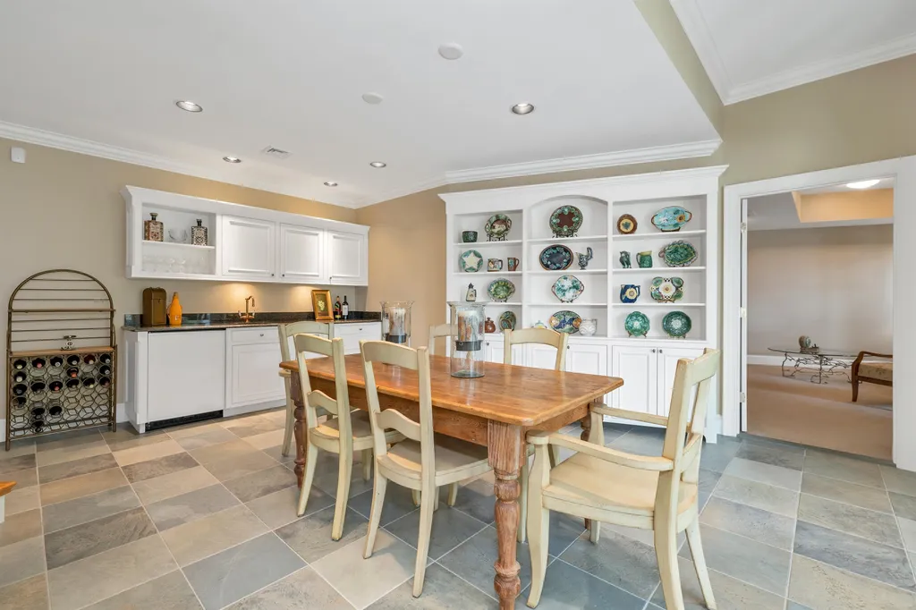 27 Locke Road New Castle NH 03854