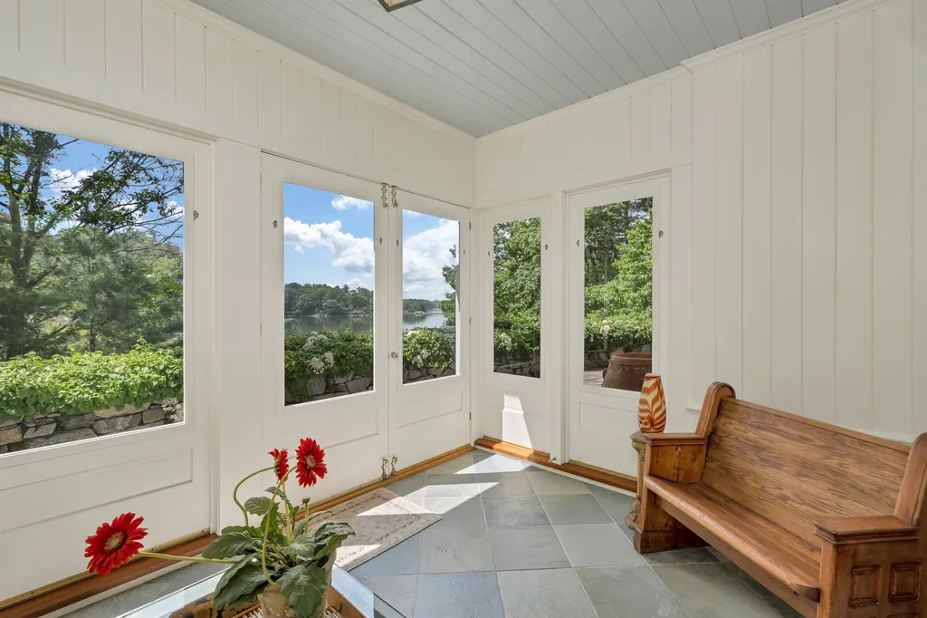 27 Locke Road New Castle NH 03854