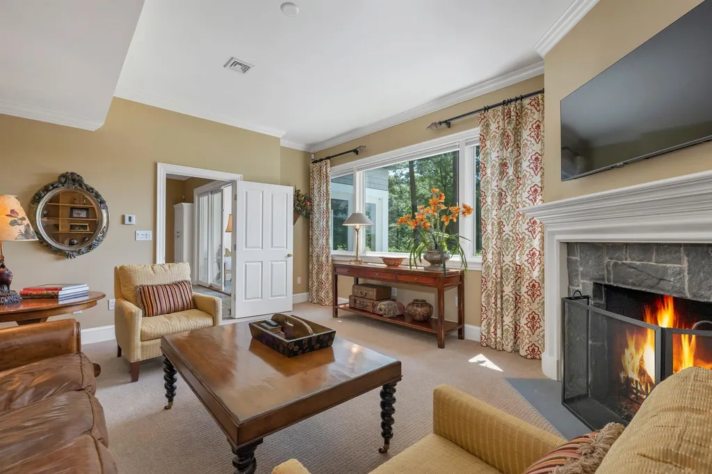27 Locke Road New Castle NH 03854