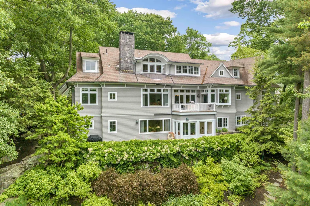 27 Locke Road New Castle NH 03854