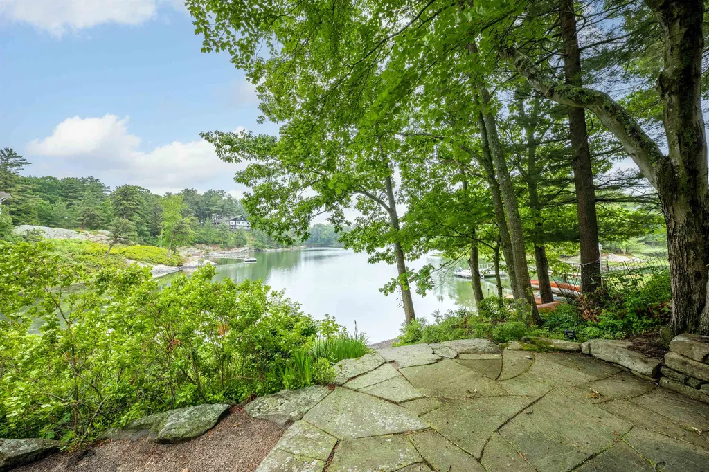 27 Locke Road New Castle NH 03854