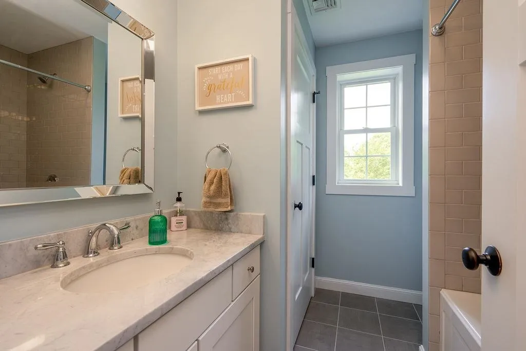 36 Calla Road Londonderry NH 03053