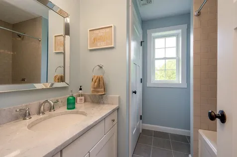 36 Calla Road Londonderry NH 03053