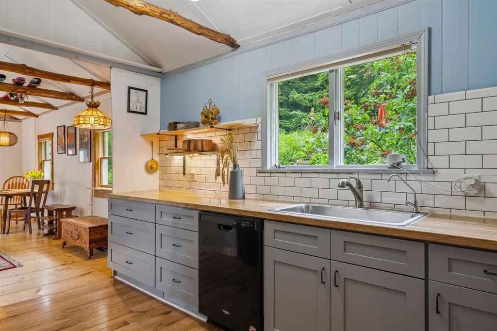 1167 Oxbow Road Royalton VT 05068