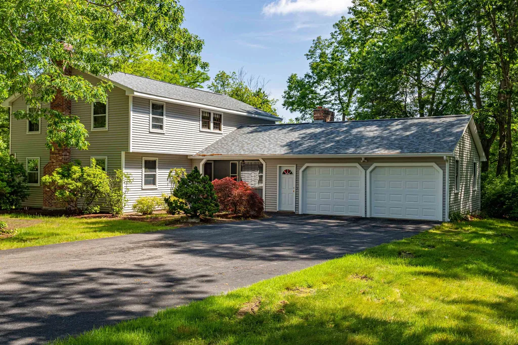 15 Muldoon Drive Hudson NH 03051