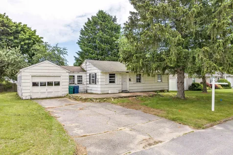 16 Holly Lane Hampton NH 03842