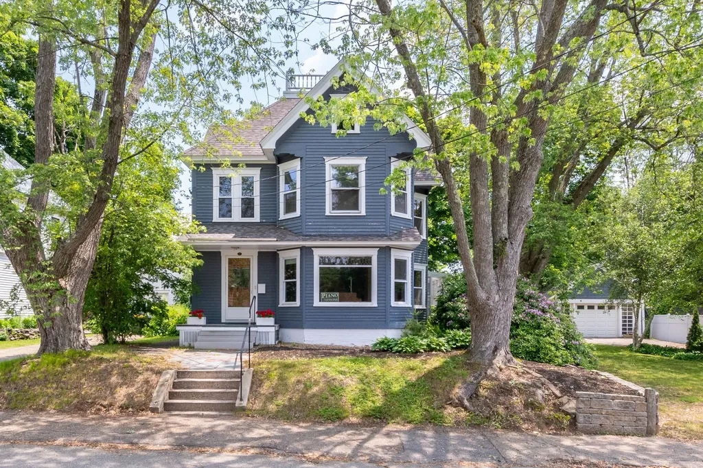 16 Fenton Avenue Laconia NH 03246