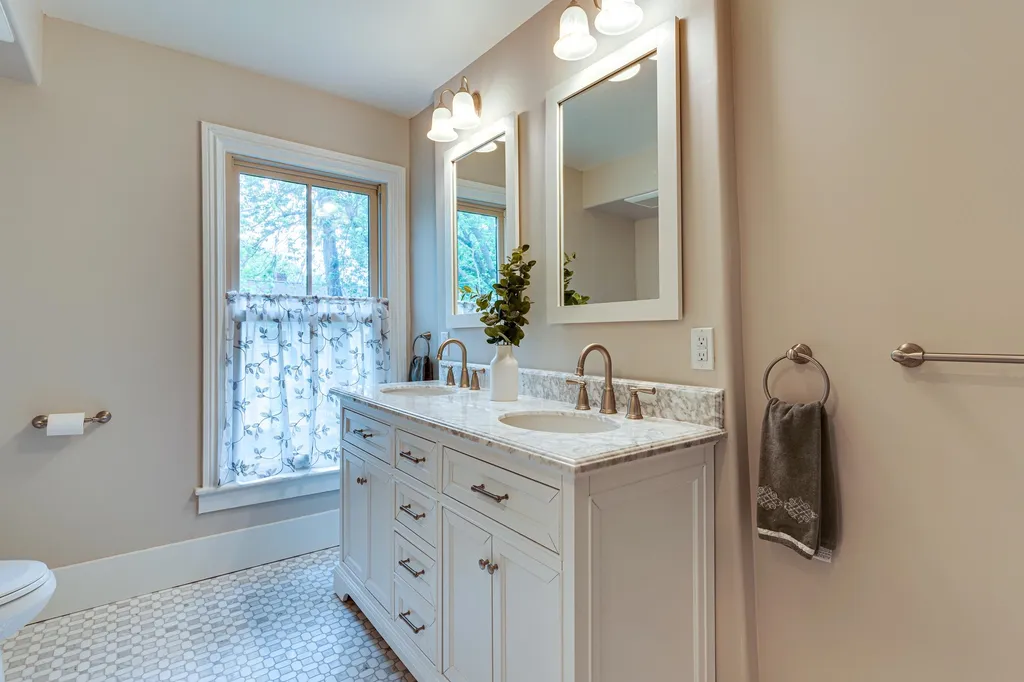 456 Lincoln Avenue Portsmouth NH 03801
