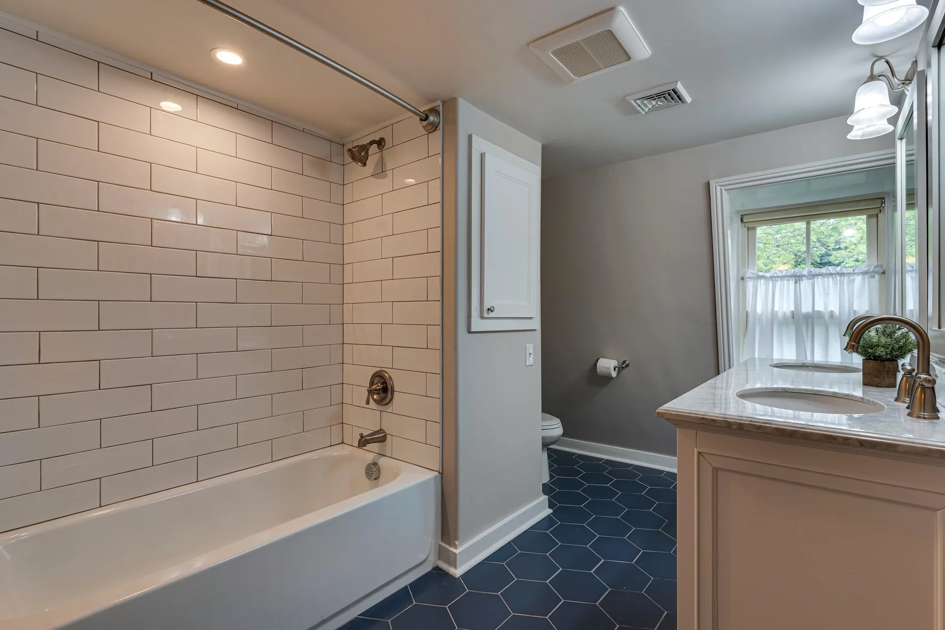 456 Lincoln Avenue Portsmouth NH 03801