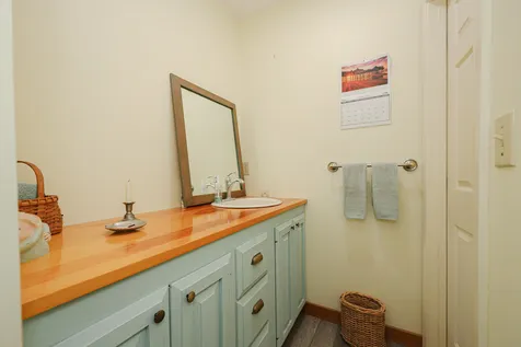 5 Hillcrest Drive Stratham NH 03885