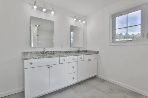 10 Forestedge Way Manchester NH 03102