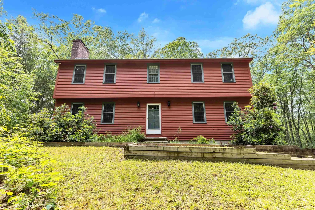 45 Hitching Post Lane Bedford NH 03110