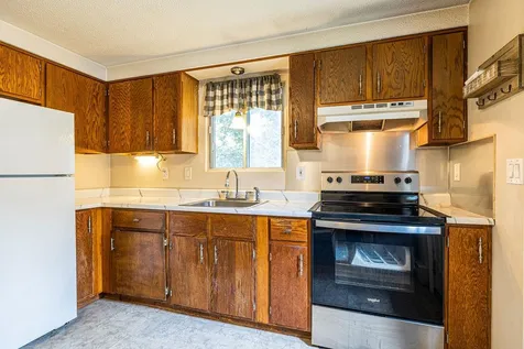 128 Sunnyside Street Manchester NH 03103