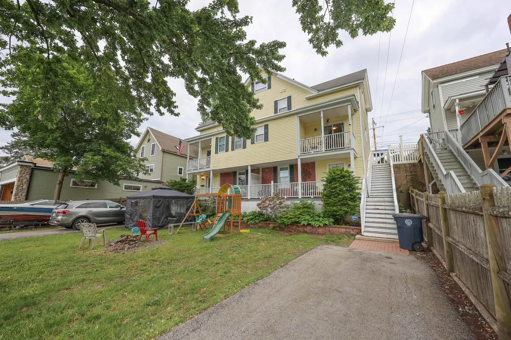 14 Artillery Lane Nashua NH 03064