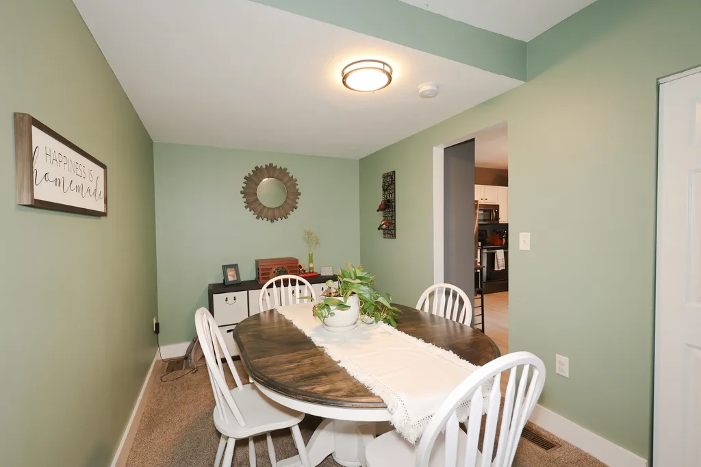 14 Artillery Lane Nashua NH 03064