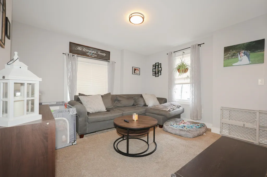 14 Artillery Lane Nashua NH 03064