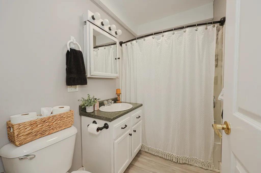 14 Artillery Lane Nashua NH 03064