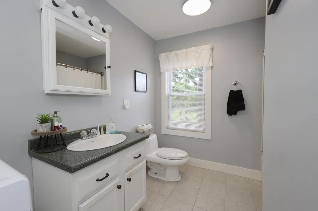 14 Artillery Lane Nashua NH 03064
