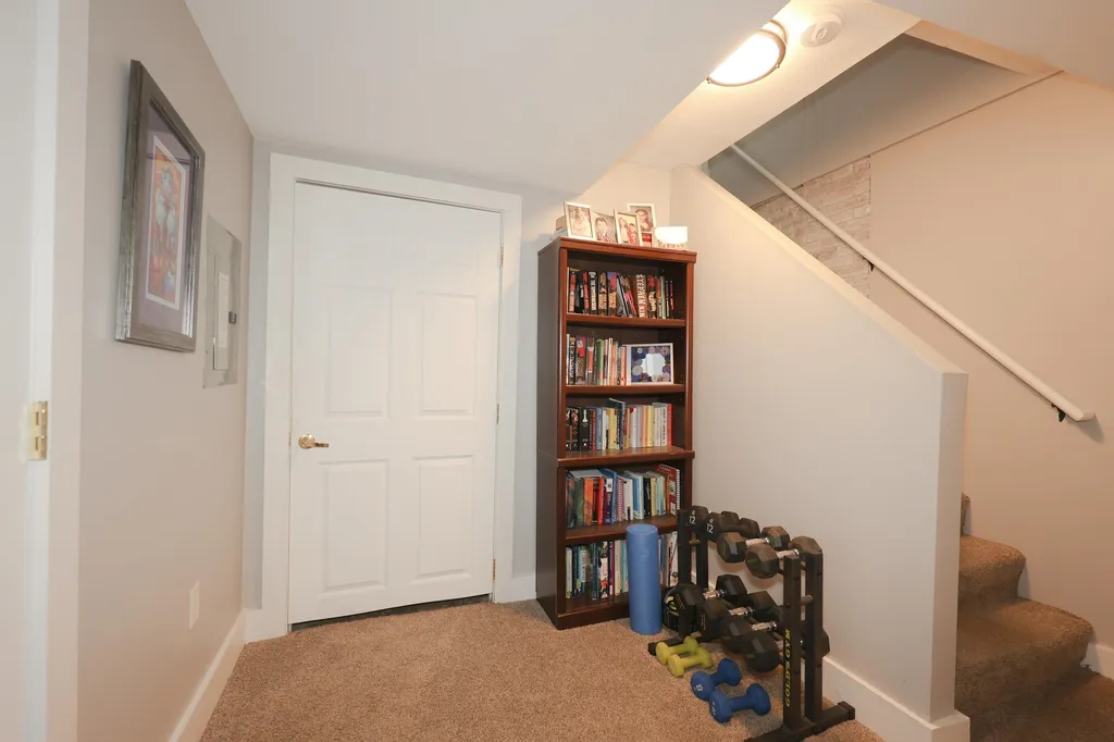 14 Artillery Lane Nashua NH 03064