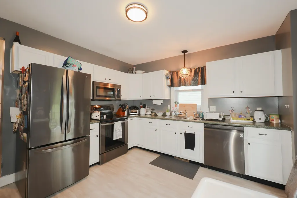 14 Artillery Lane Nashua NH 03064