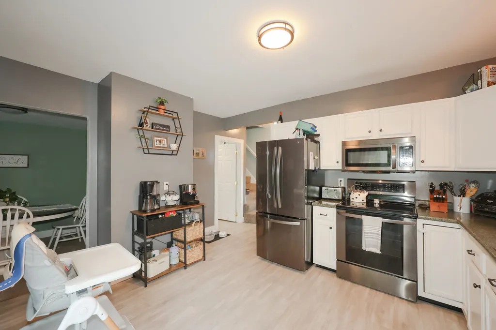 14 Artillery Lane Nashua NH 03064