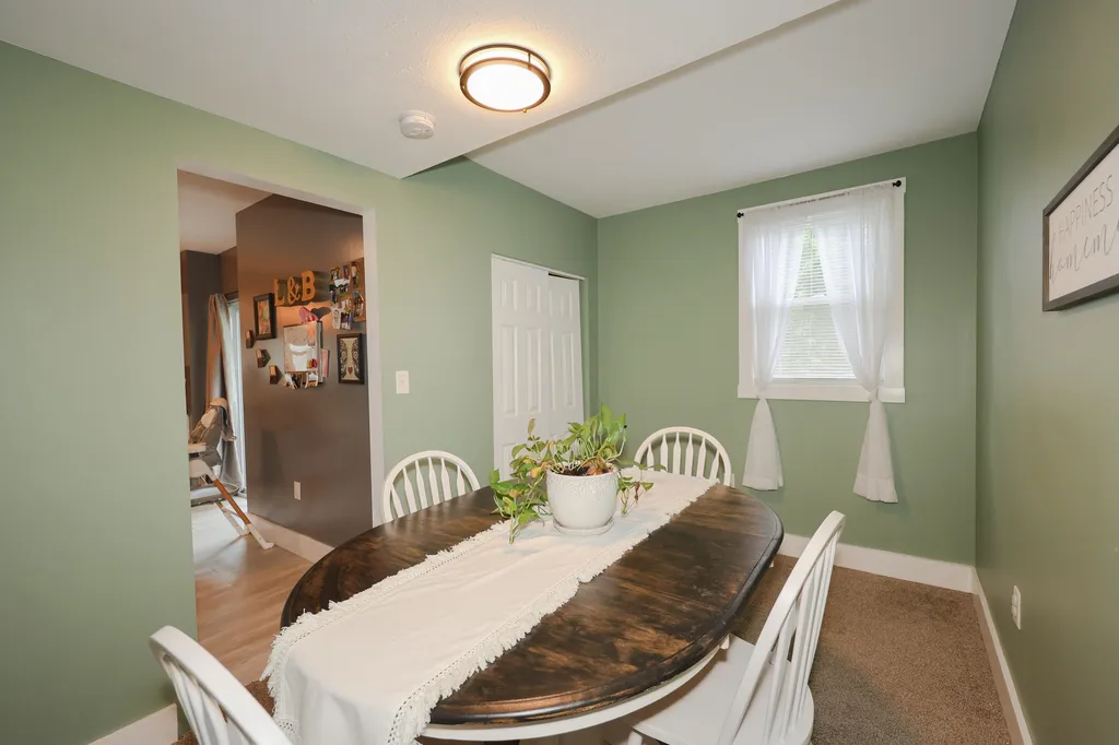 14 Artillery Lane Nashua NH 03064