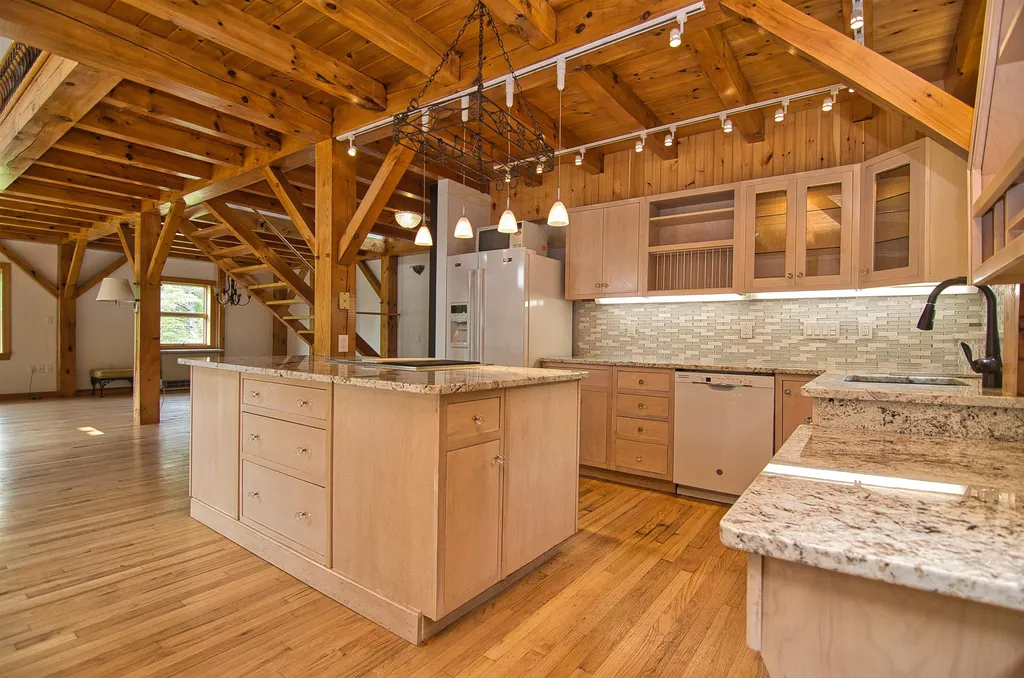 9 Cove Road Canaan NH 03741