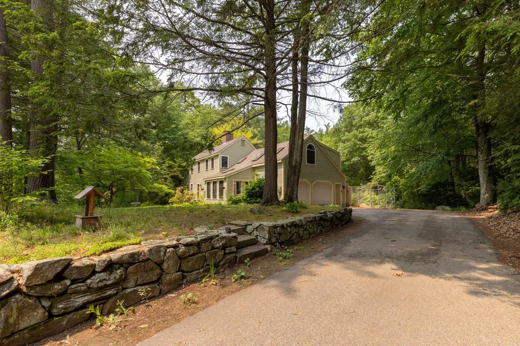 13 Riverwood Road Kingston NH 03848