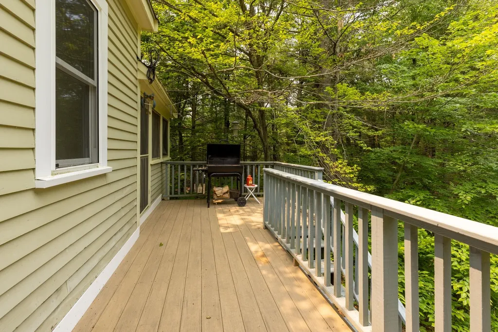 13 Riverwood Road Kingston NH 03848