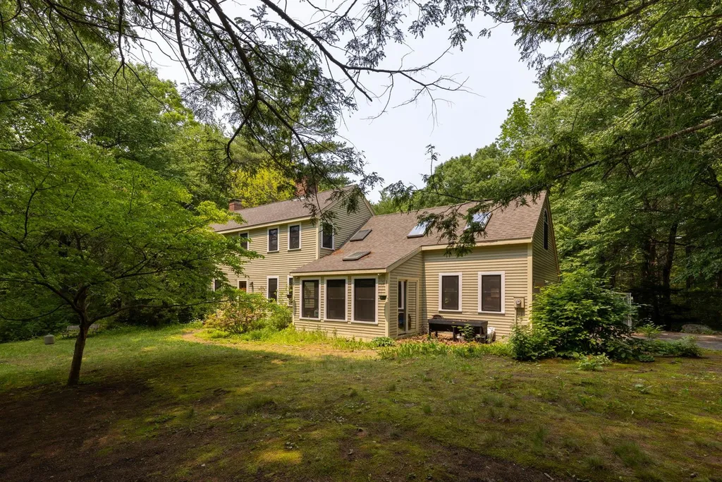 13 Riverwood Road Kingston NH 03848