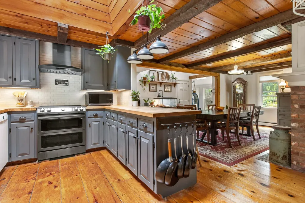 13 Riverwood Road Kingston NH 03848