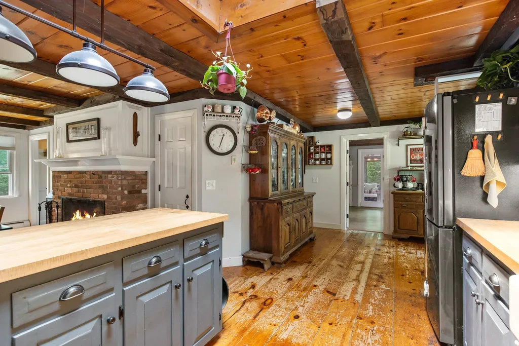 13 Riverwood Road Kingston NH 03848
