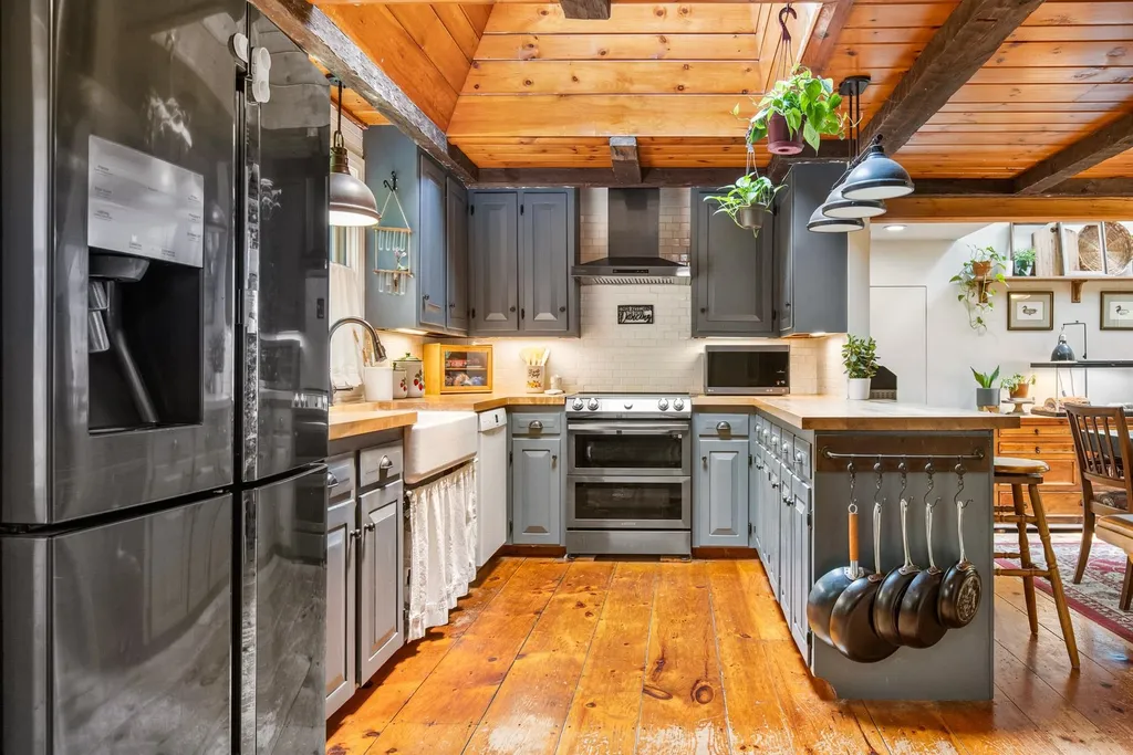 13 Riverwood Road Kingston NH 03848