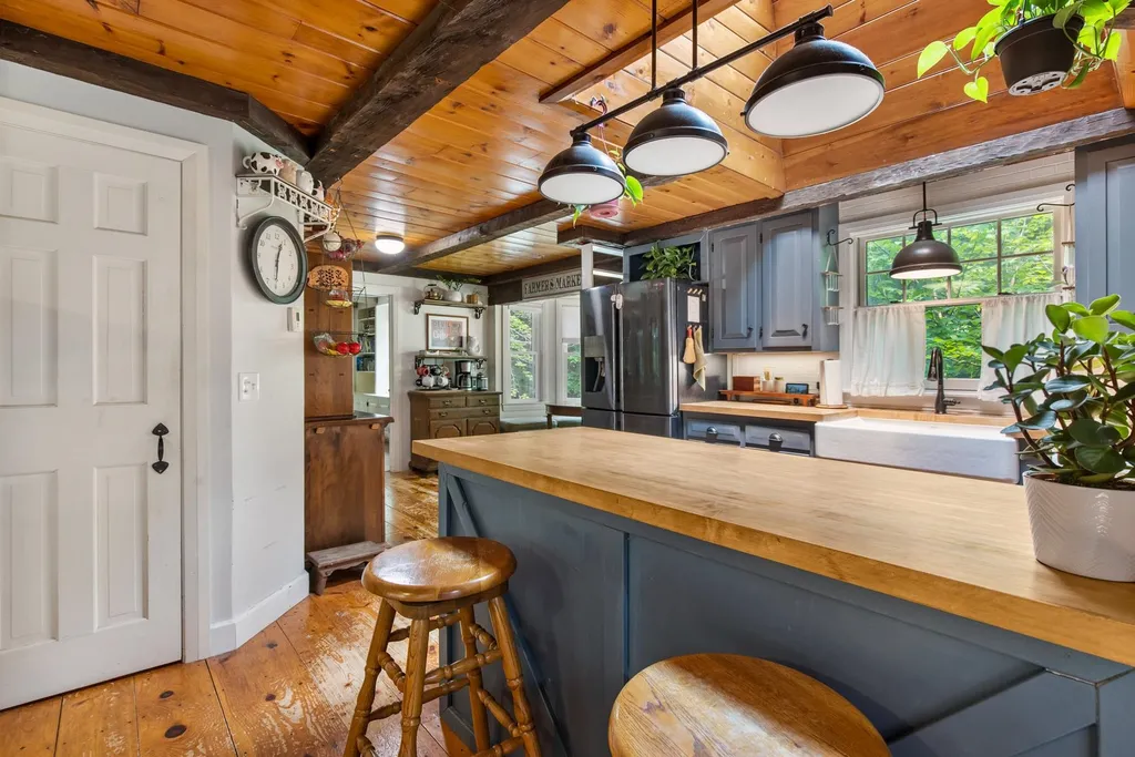 13 Riverwood Road Kingston NH 03848