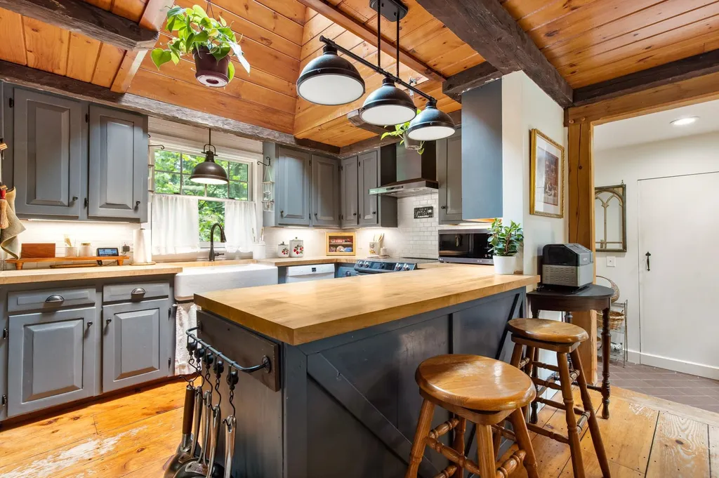 13 Riverwood Road Kingston NH 03848