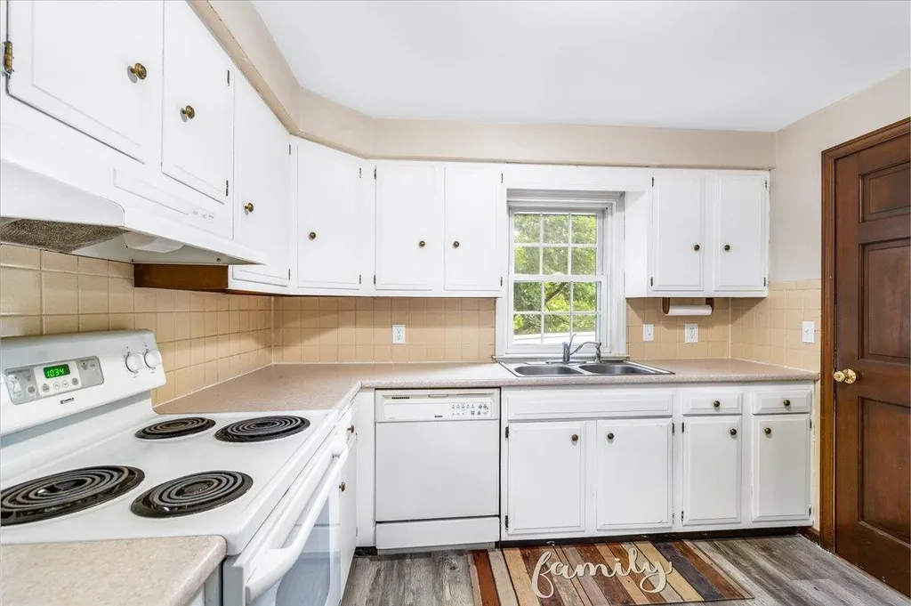 22 Reynolds Avenue Manchester NH 03103