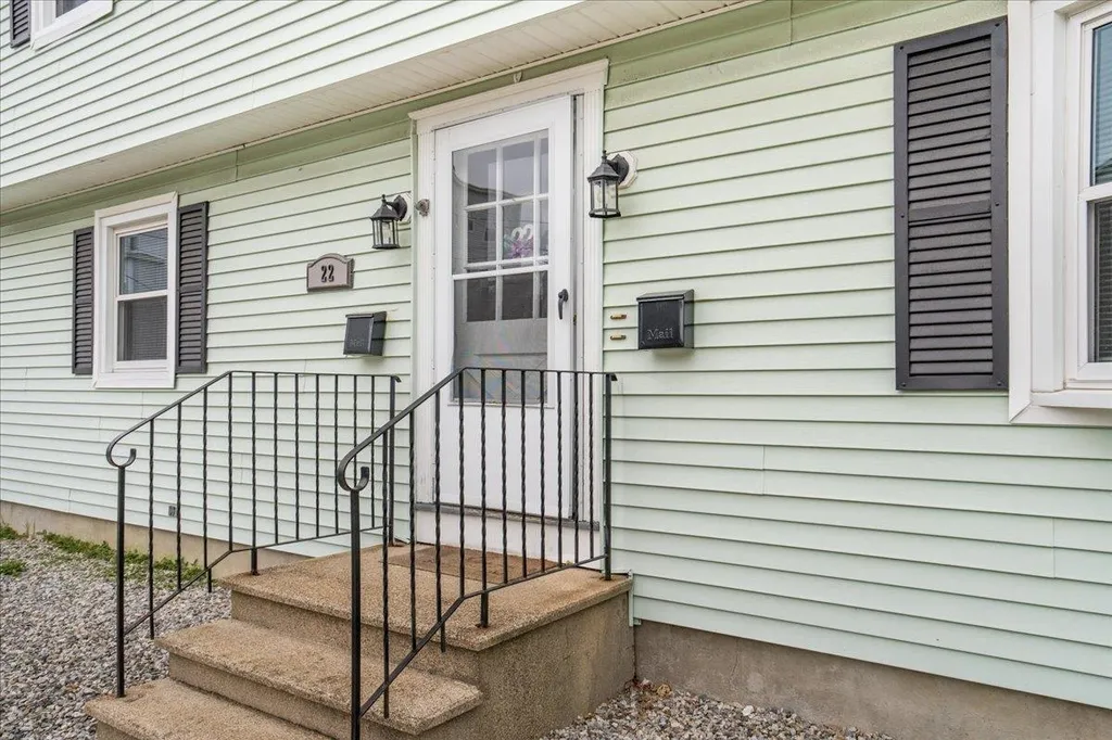 22 Reynolds Avenue Manchester NH 03103
