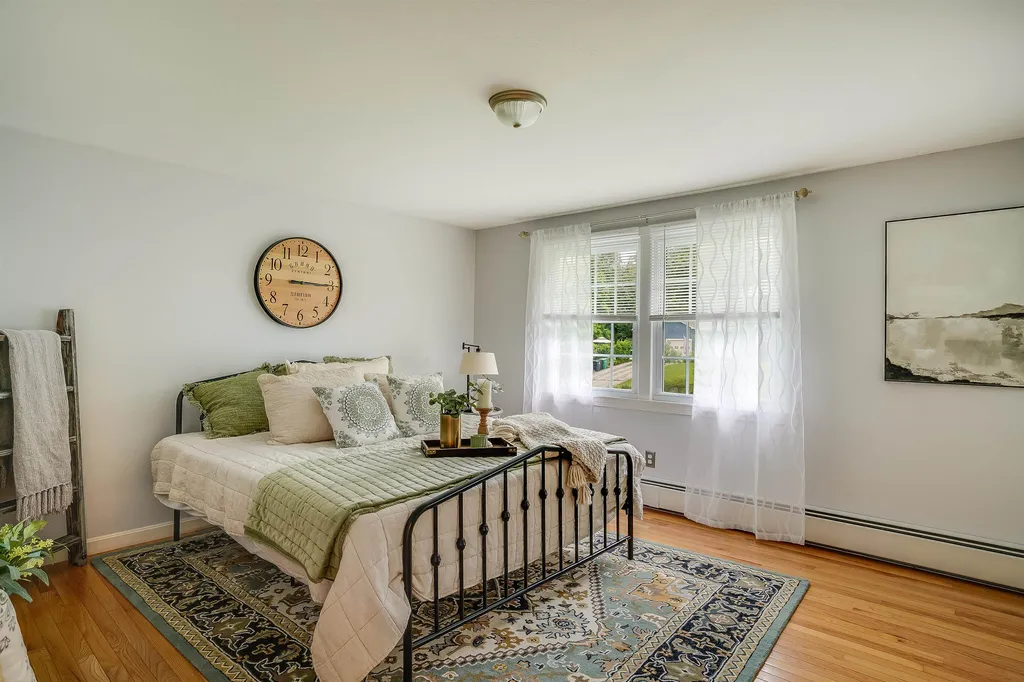 17 Thoreau Drive Nashua NH 03062-2452