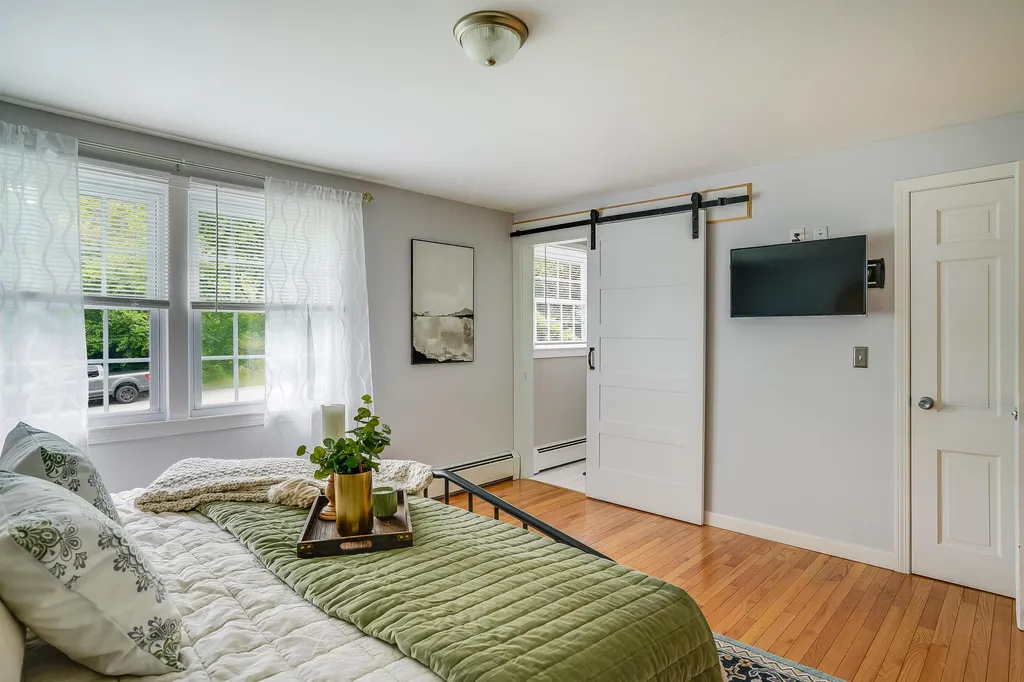 17 Thoreau Drive Nashua NH 03062-2452